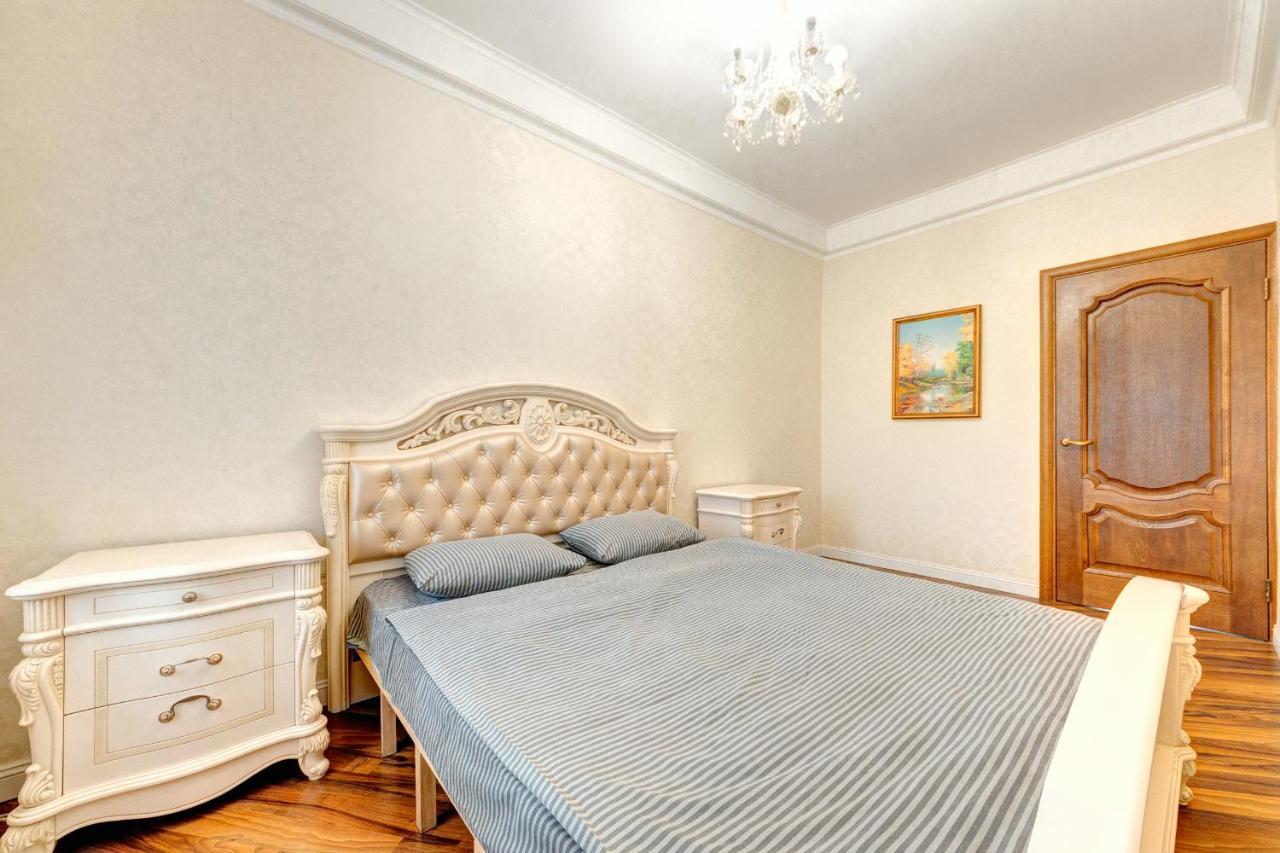Apartments With 3 Rooms Near Palace Ukraine كييف المظهر الخارجي الصورة