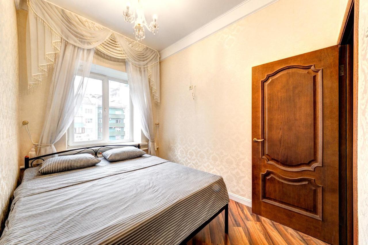 Apartments With 3 Rooms Near Palace Ukraine كييف المظهر الخارجي الصورة