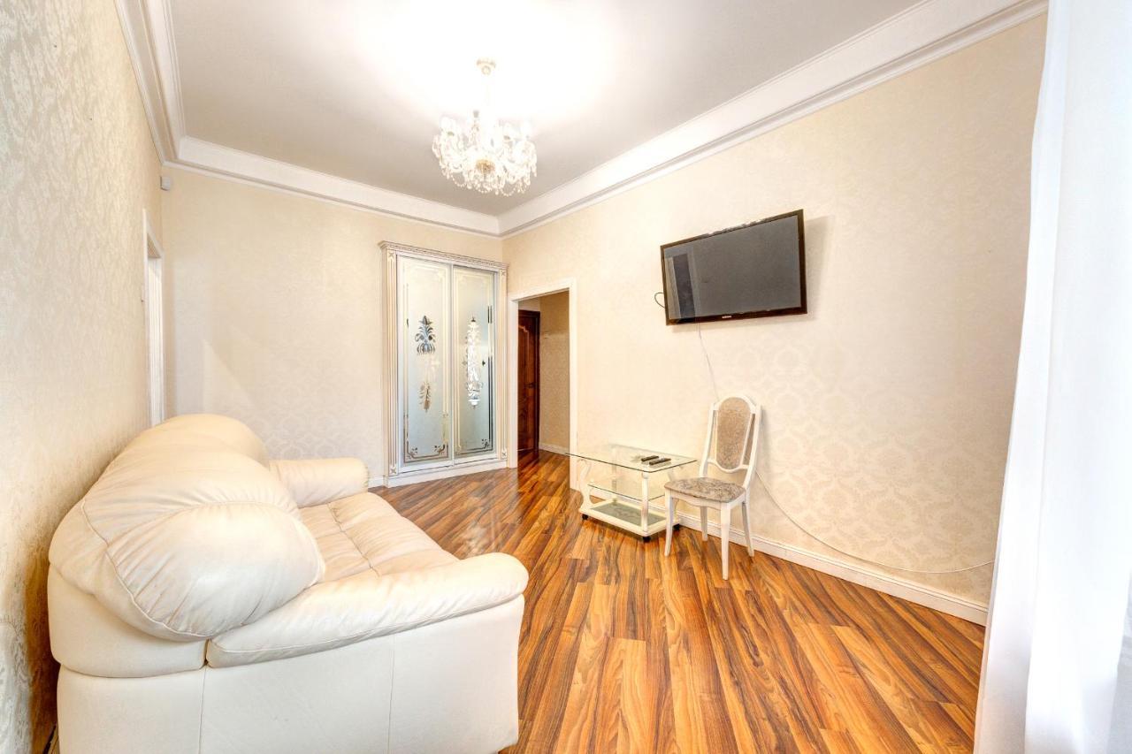 Apartments With 3 Rooms Near Palace Ukraine كييف المظهر الخارجي الصورة