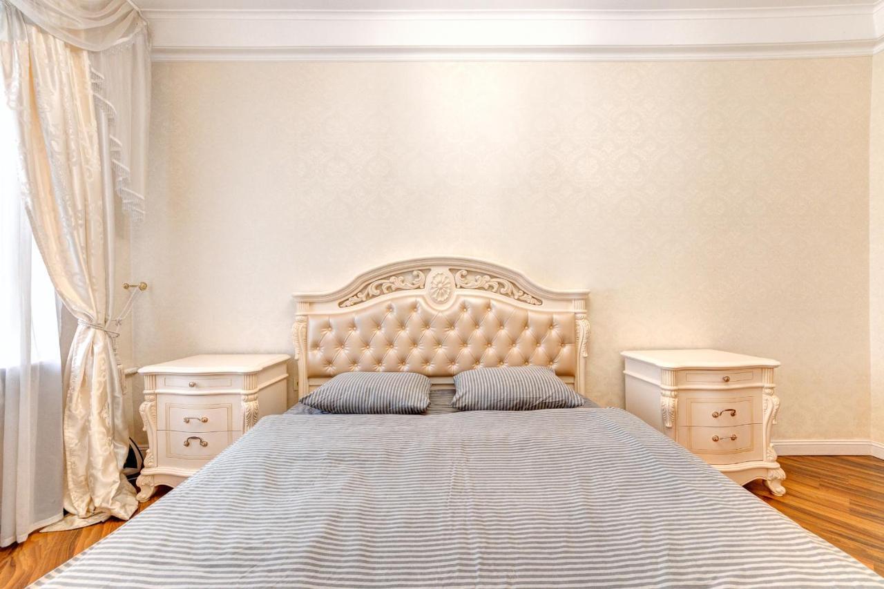 Apartments With 3 Rooms Near Palace Ukraine كييف المظهر الخارجي الصورة