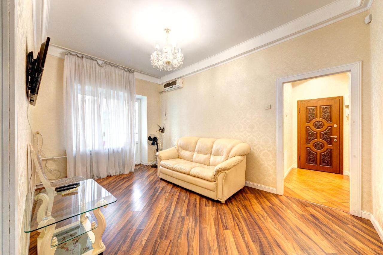 Apartments With 3 Rooms Near Palace Ukraine كييف المظهر الخارجي الصورة