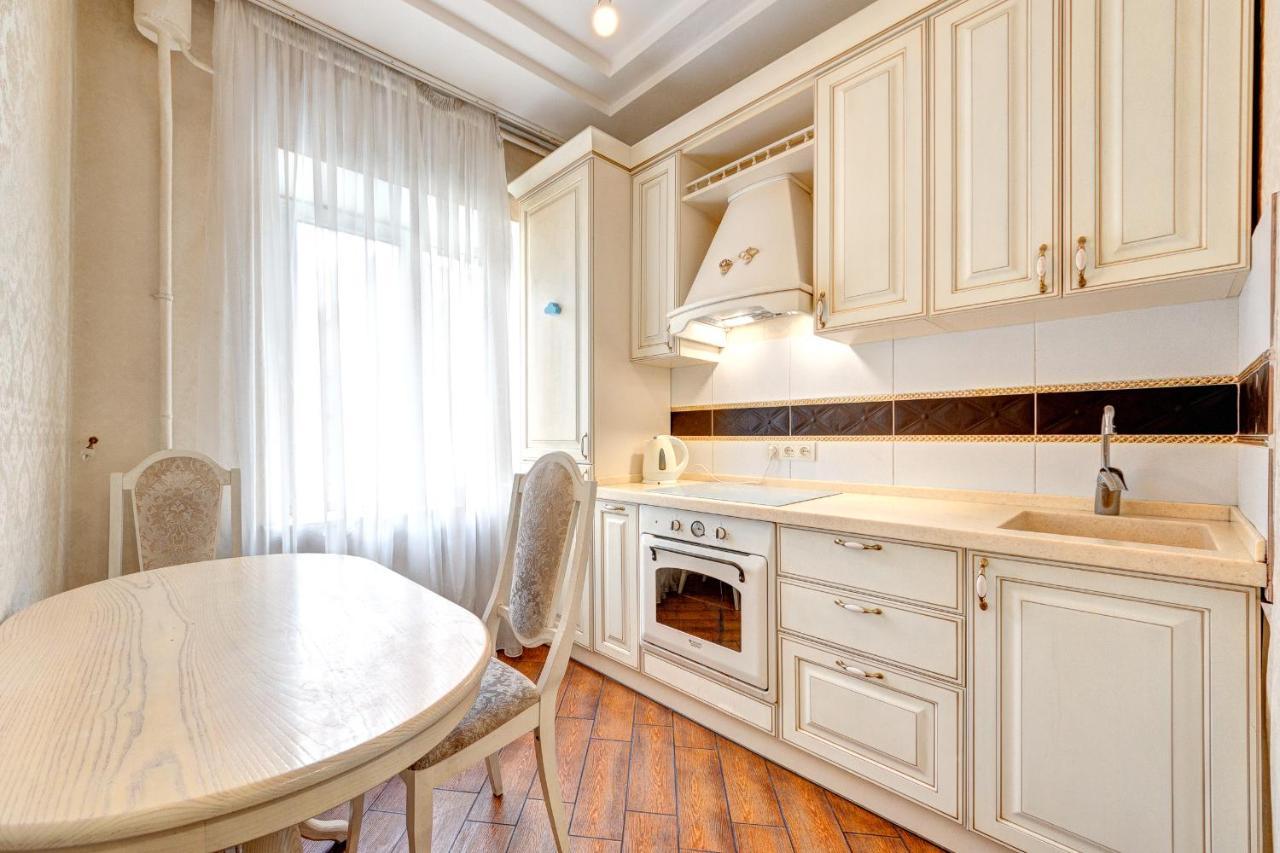Apartments With 3 Rooms Near Palace Ukraine كييف المظهر الخارجي الصورة