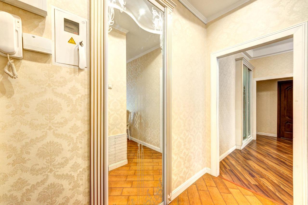 Apartments With 3 Rooms Near Palace Ukraine كييف المظهر الخارجي الصورة