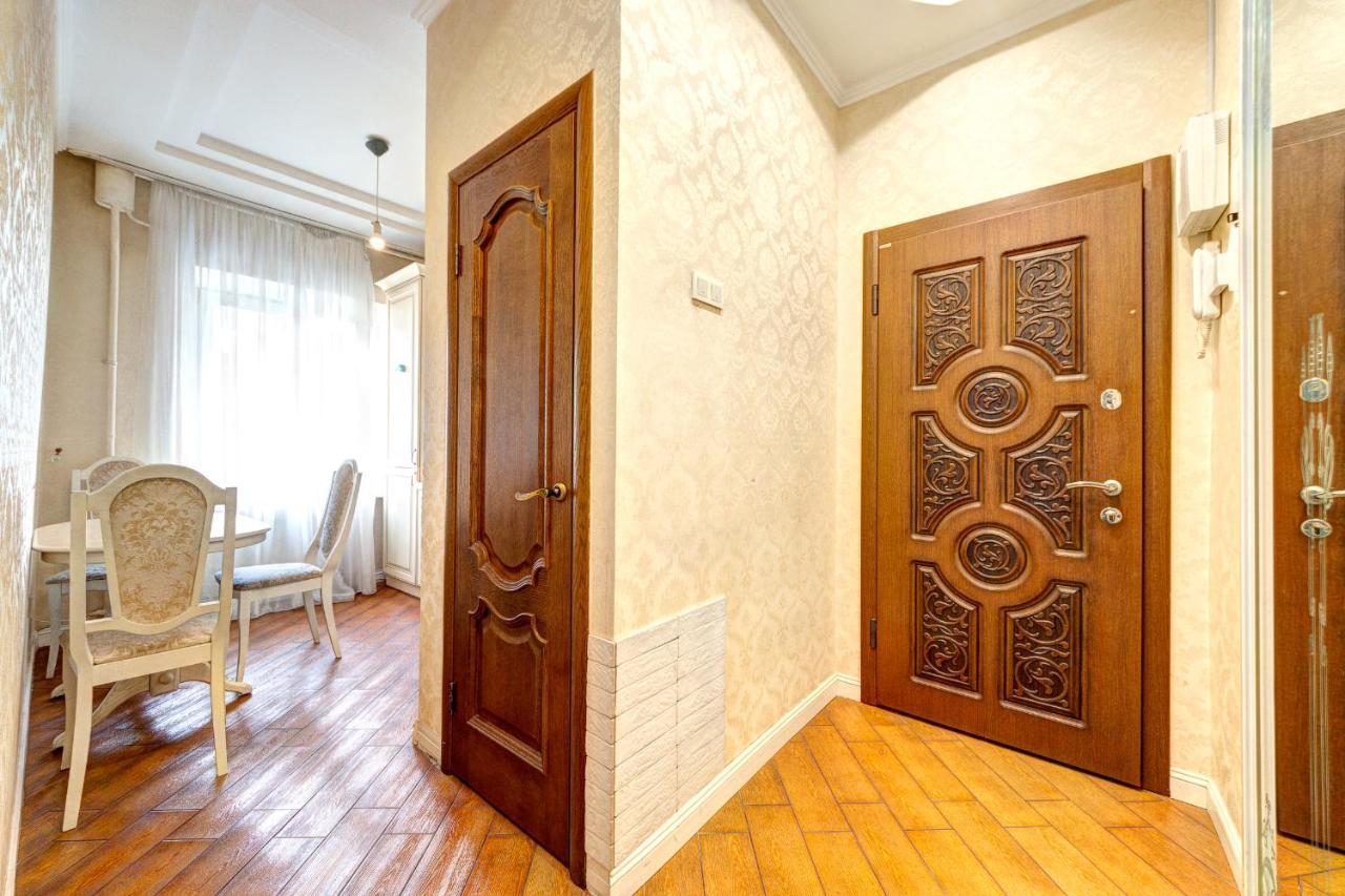 Apartments With 3 Rooms Near Palace Ukraine كييف المظهر الخارجي الصورة